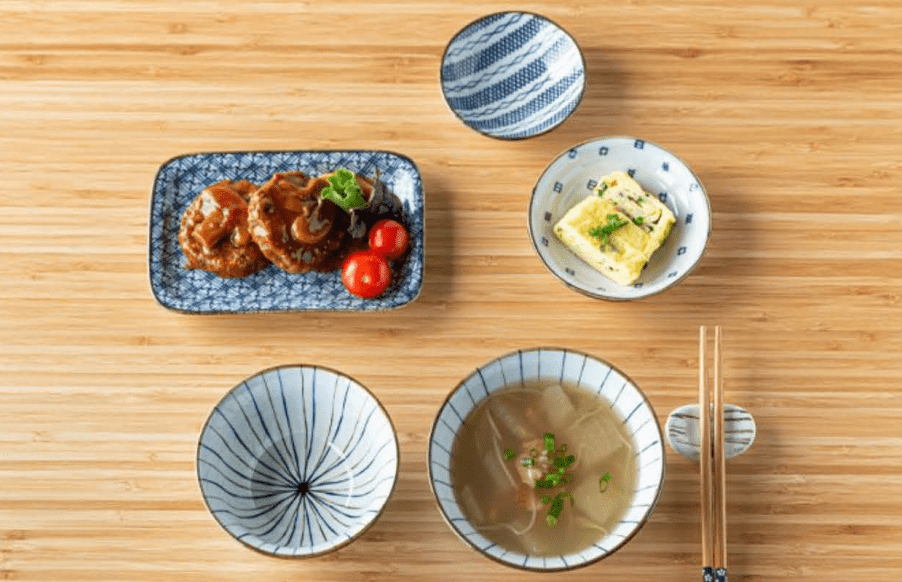 달보드레 1인 식기세트를 활용한 정갈한 혼밥 상차림. 일본 가정식 스타일로 플레이팅하여 음식이 더욱 맛있어 보인다.
